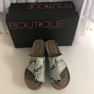 Boutique by Corkys Benton 30-5335-bksn